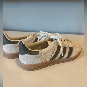 Adidas Gazelle Sneakers Cream Army Green Stripe Women’s 6.5